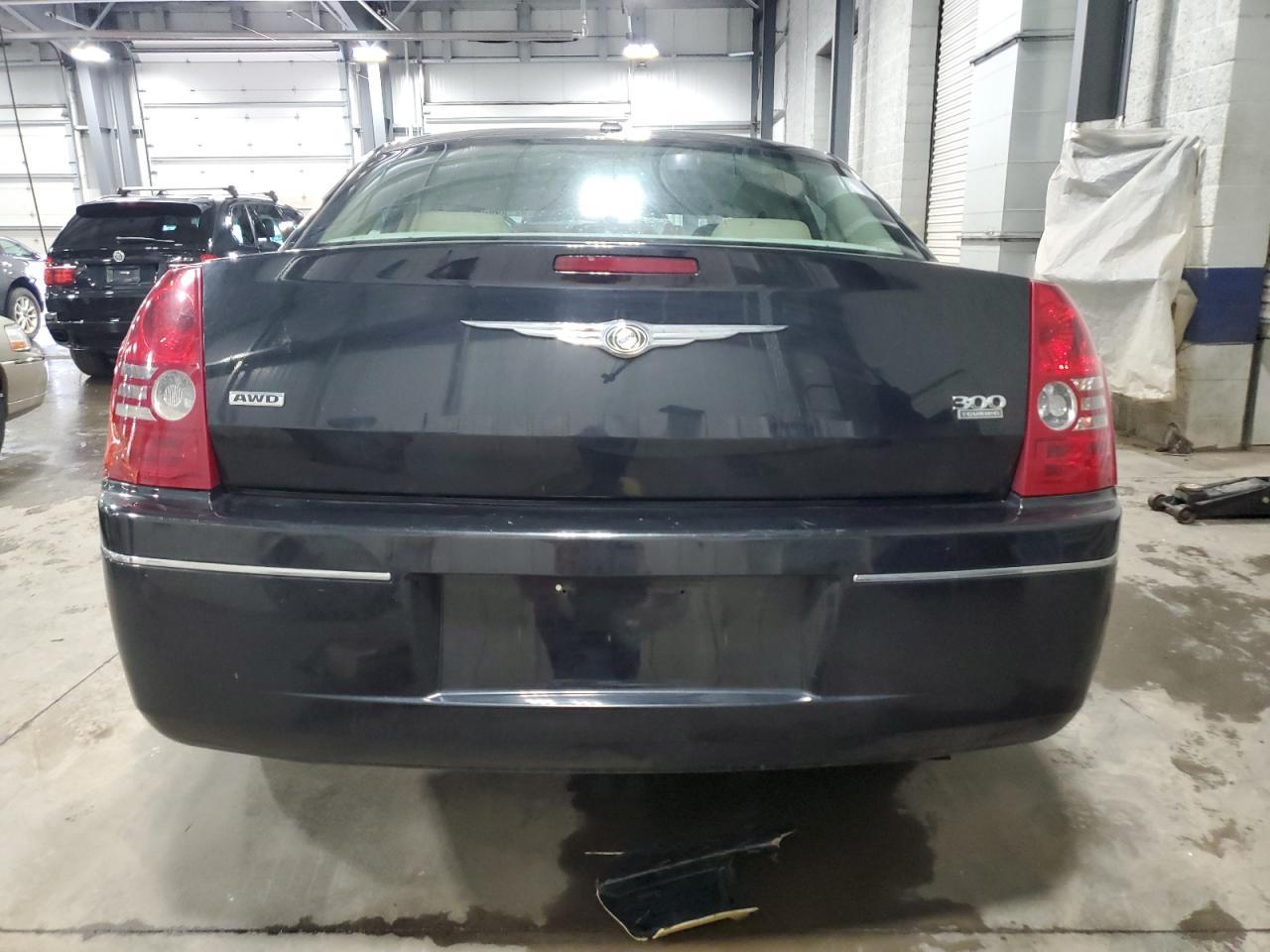 2010 Chrysler 300 Touring - Фото 6