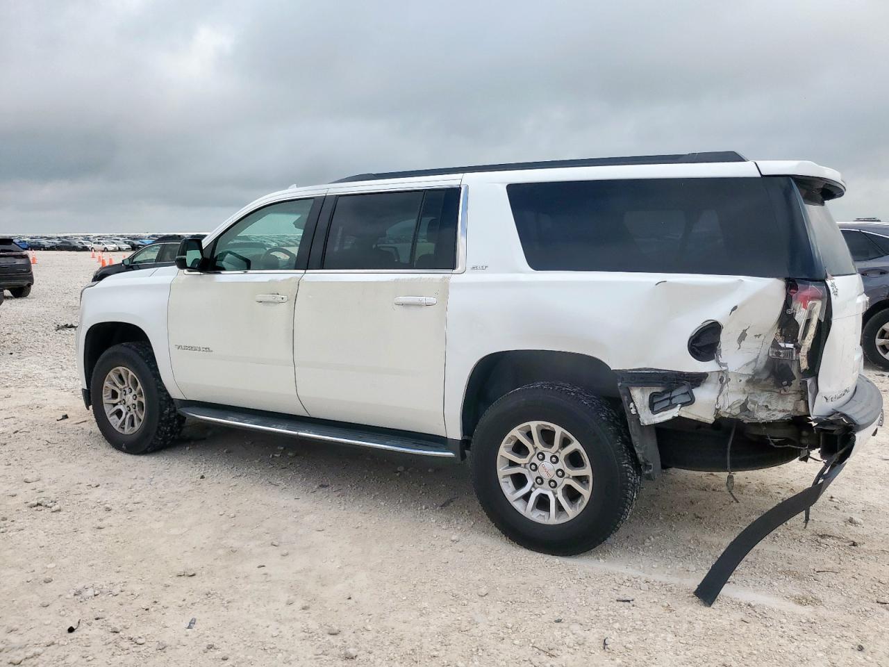 2017 GMC Yukon Xl K1500 Slt - Фото 2