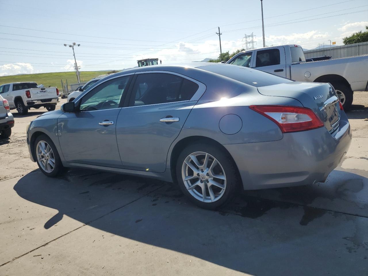 2011 Nissan Maxima S - Image 2