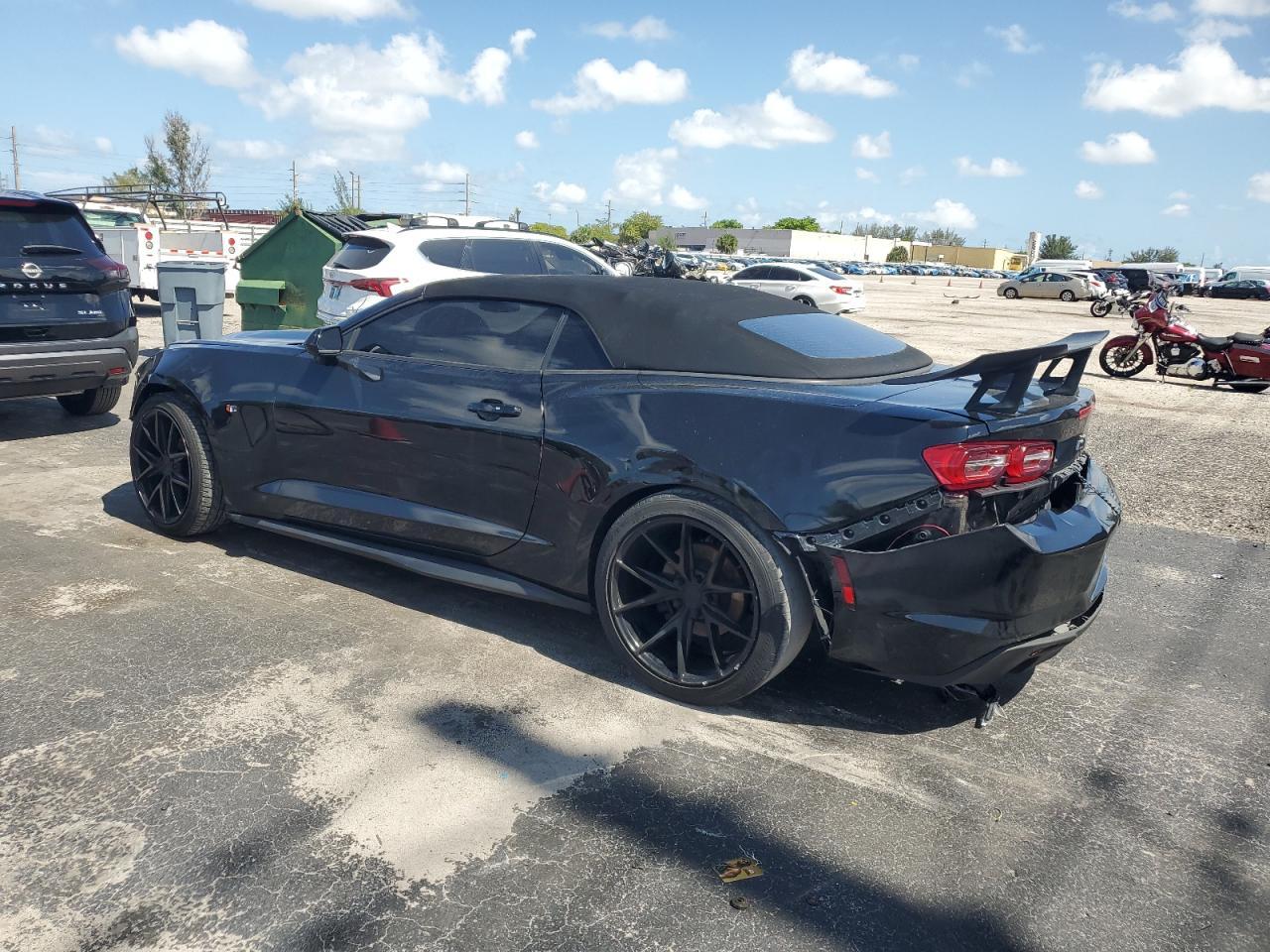 2019 Chevrolet Camaro Ls - Фото 2