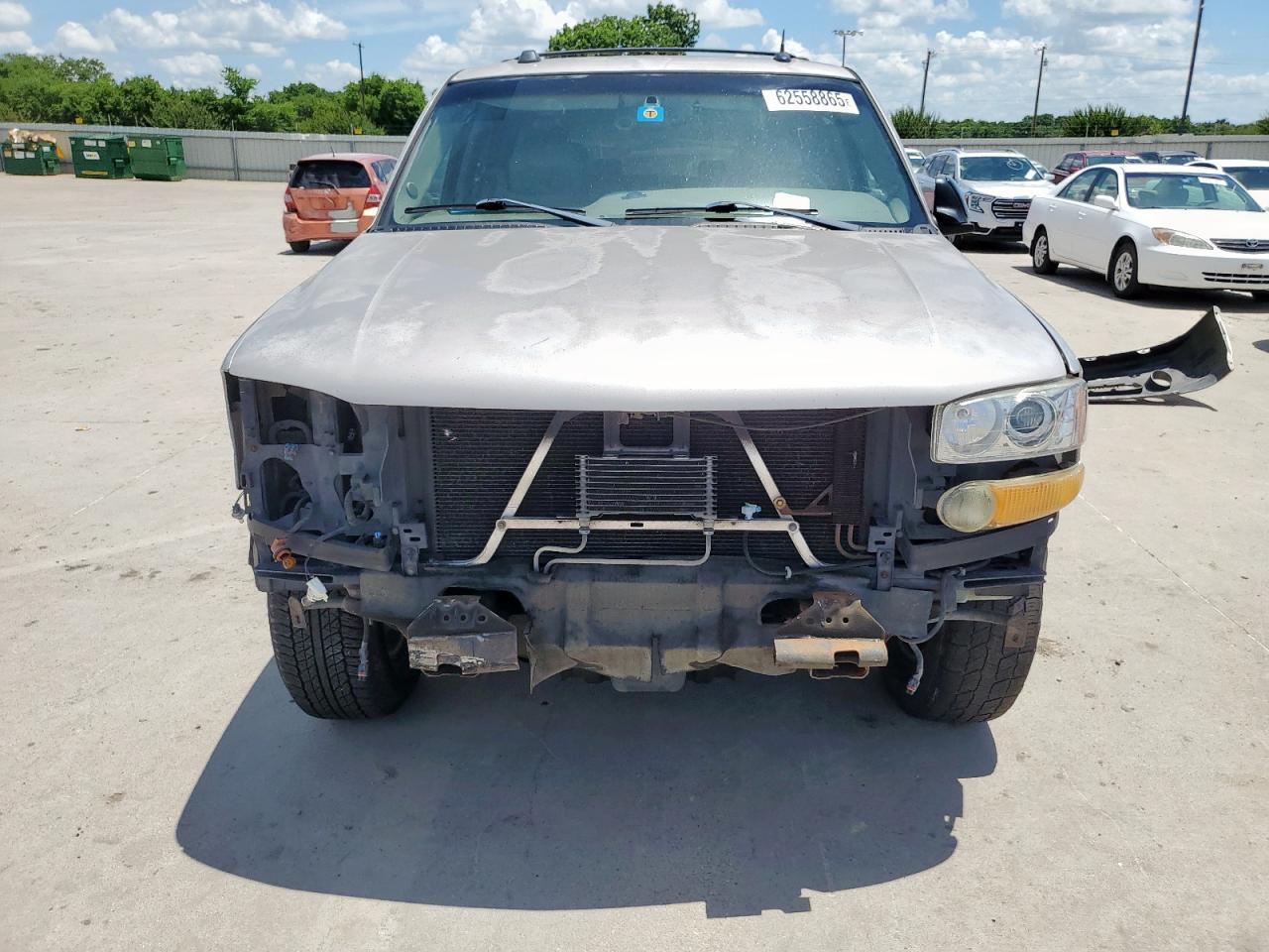 2004 GMC Yukon Denali - Image 5