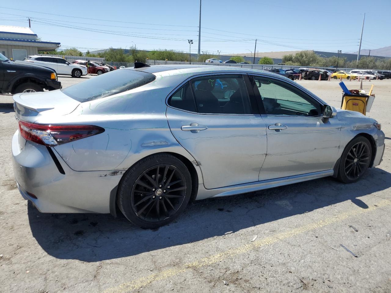 2022 Toyota Camry Xse - Фото 3