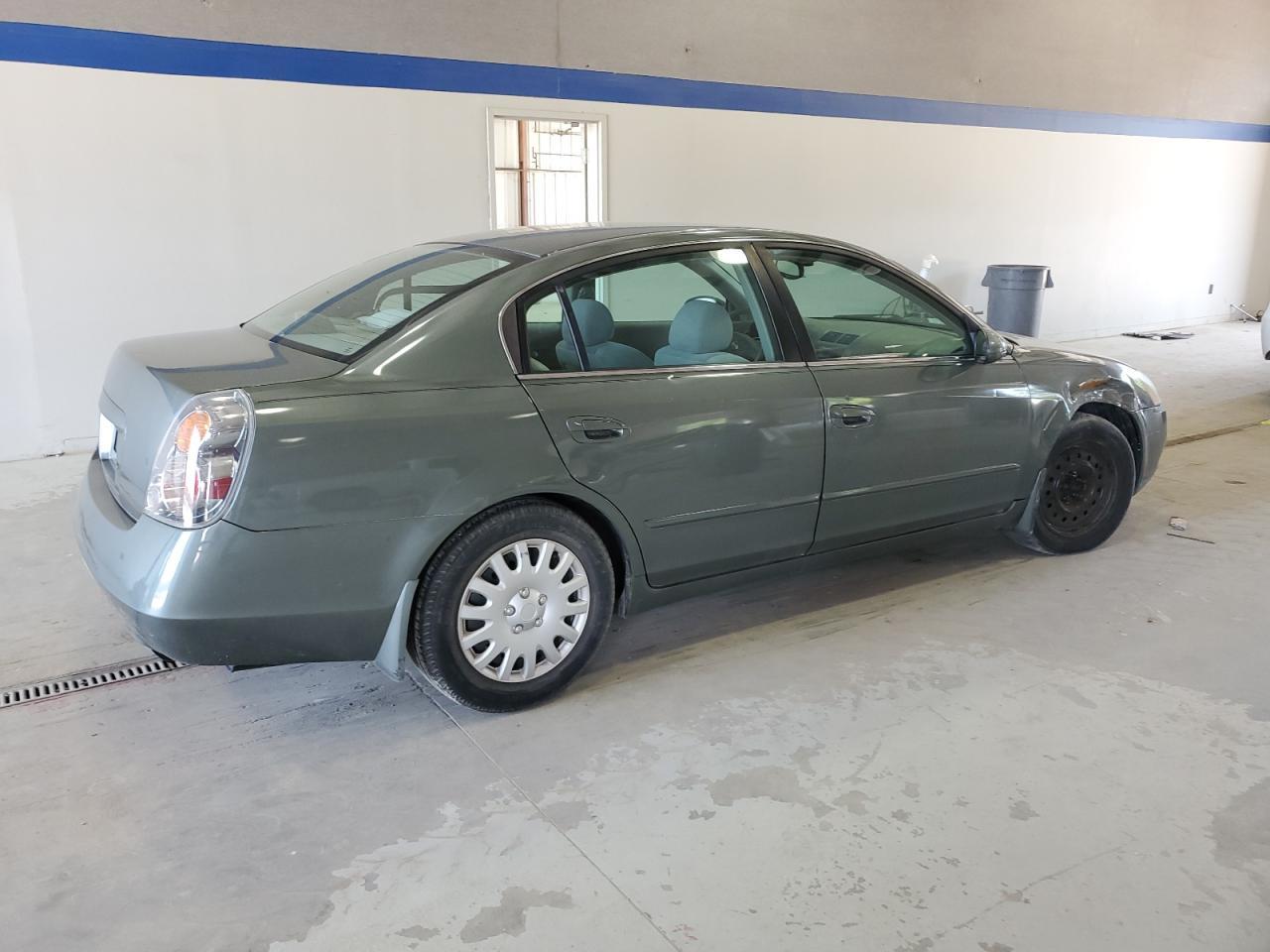 2003 Nissan Altima Base - Image 3