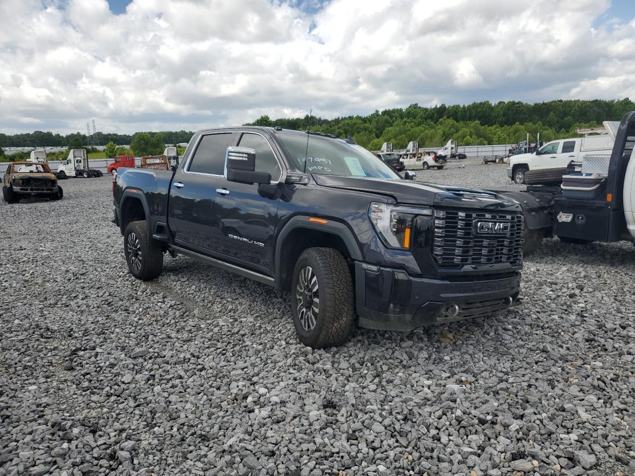 2025 GMC Sierra K2500 Denali Ultimate - Image 4