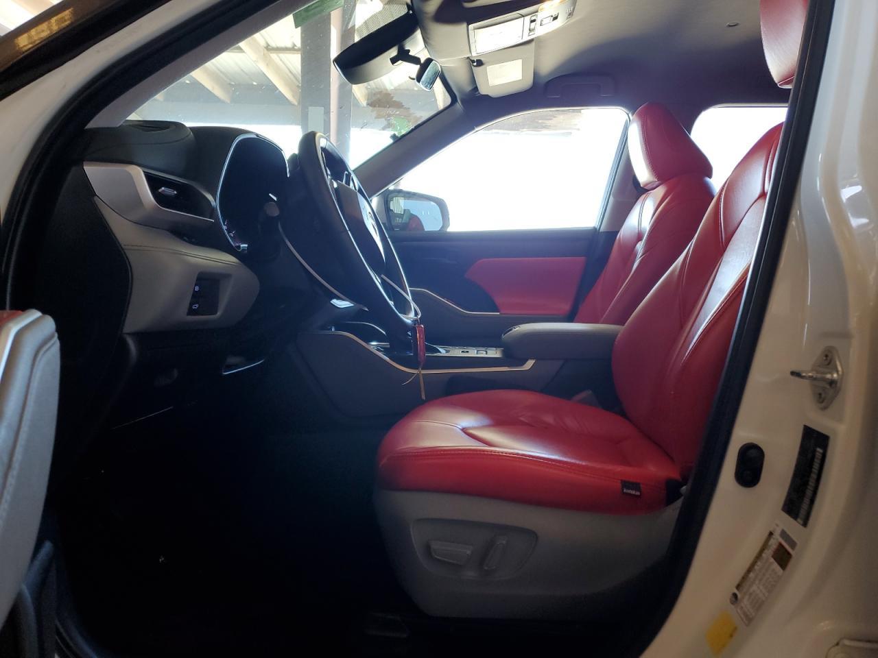 2020 Toyota Highlander L - Image 7