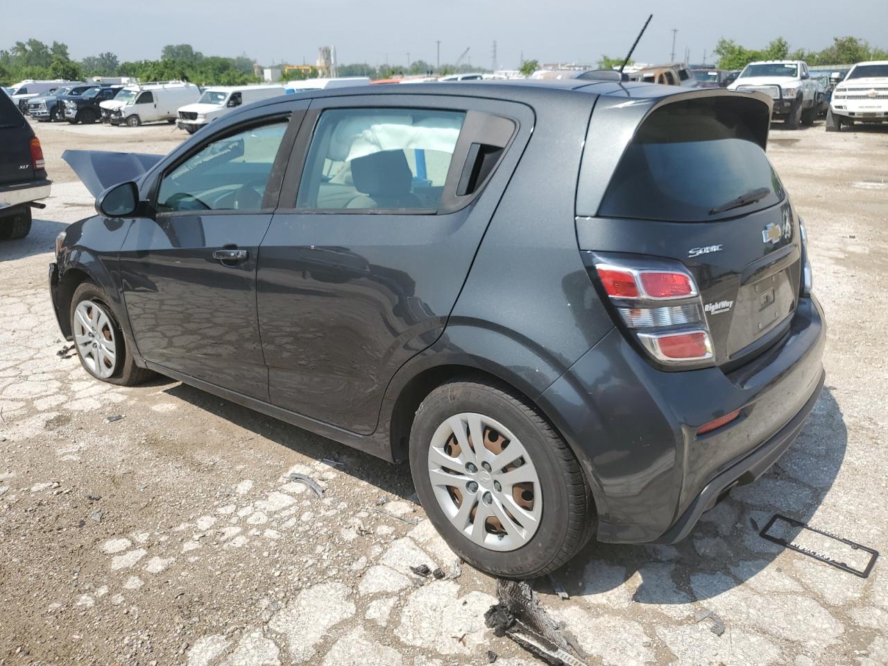 2020 Chevrolet Sonic - Фото 2