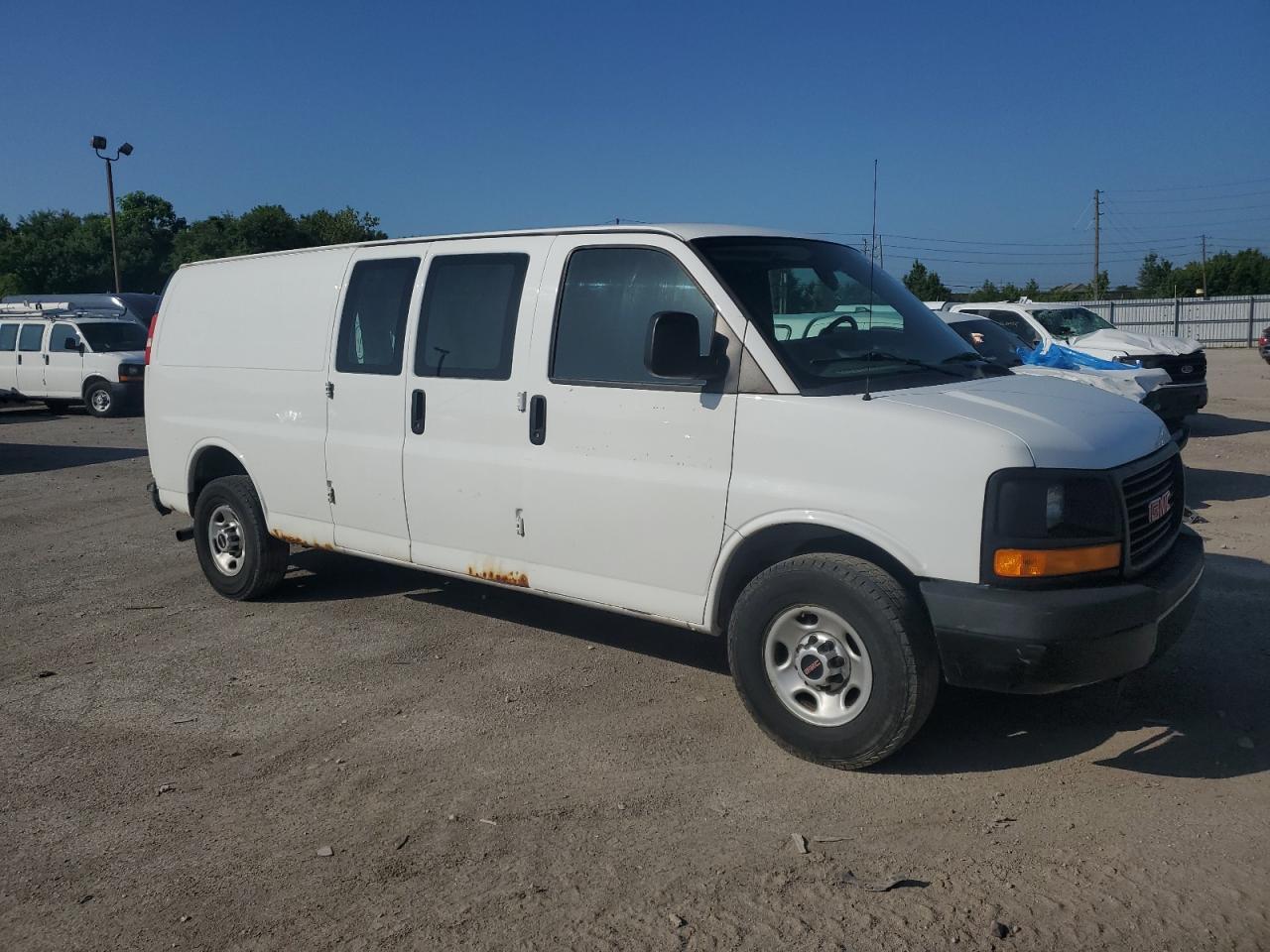 2012 GMC Savana G3500 - Image 4