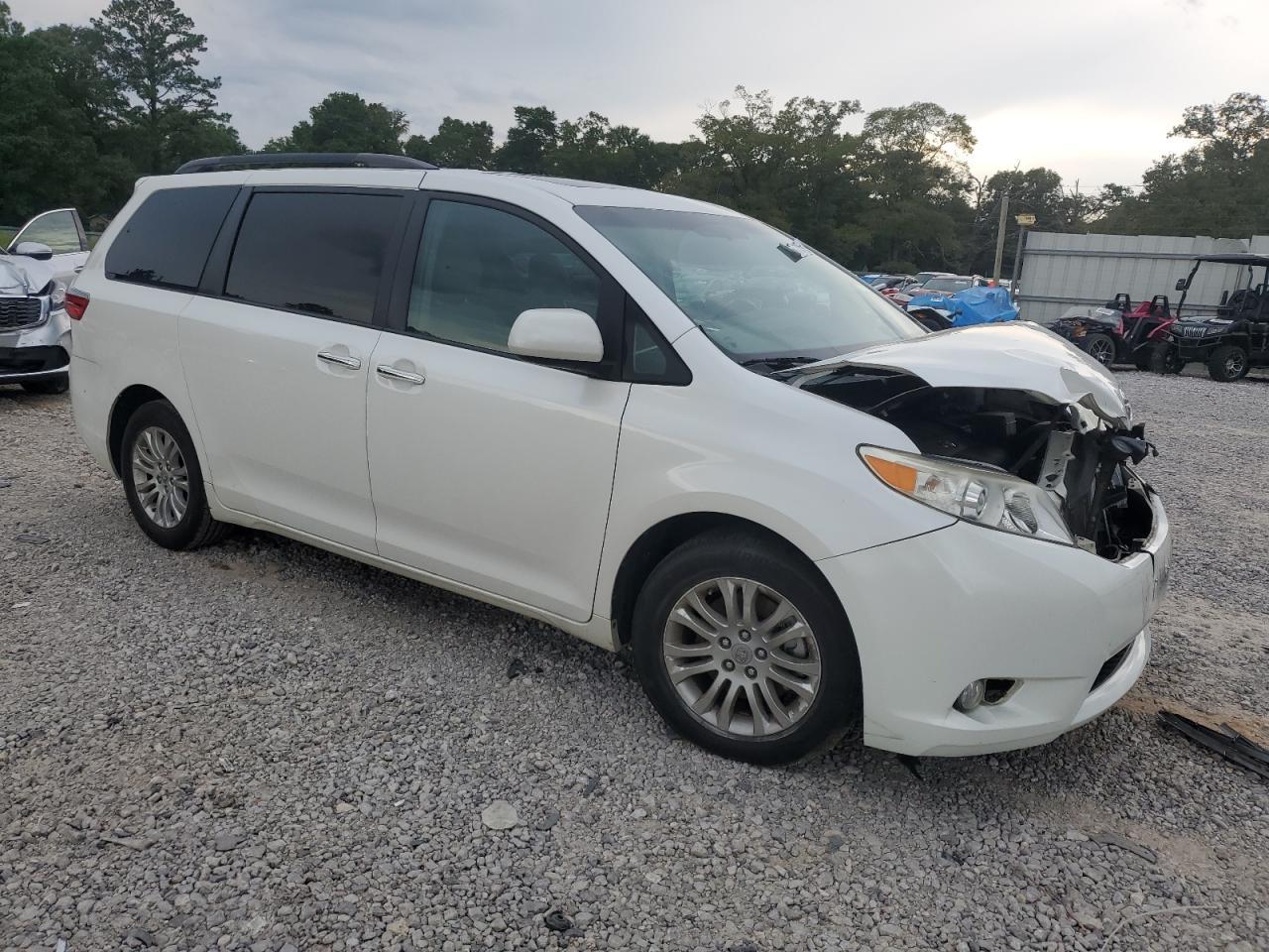 2015 Toyota Sienna Xle - Фото 4