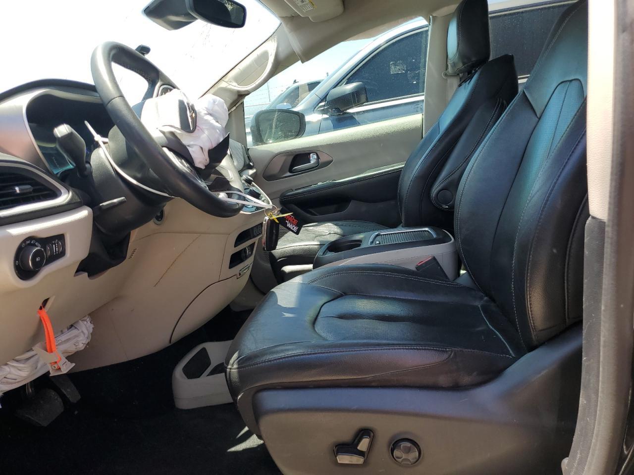 2022 Chrysler Pacifica Touring L - Image 7
