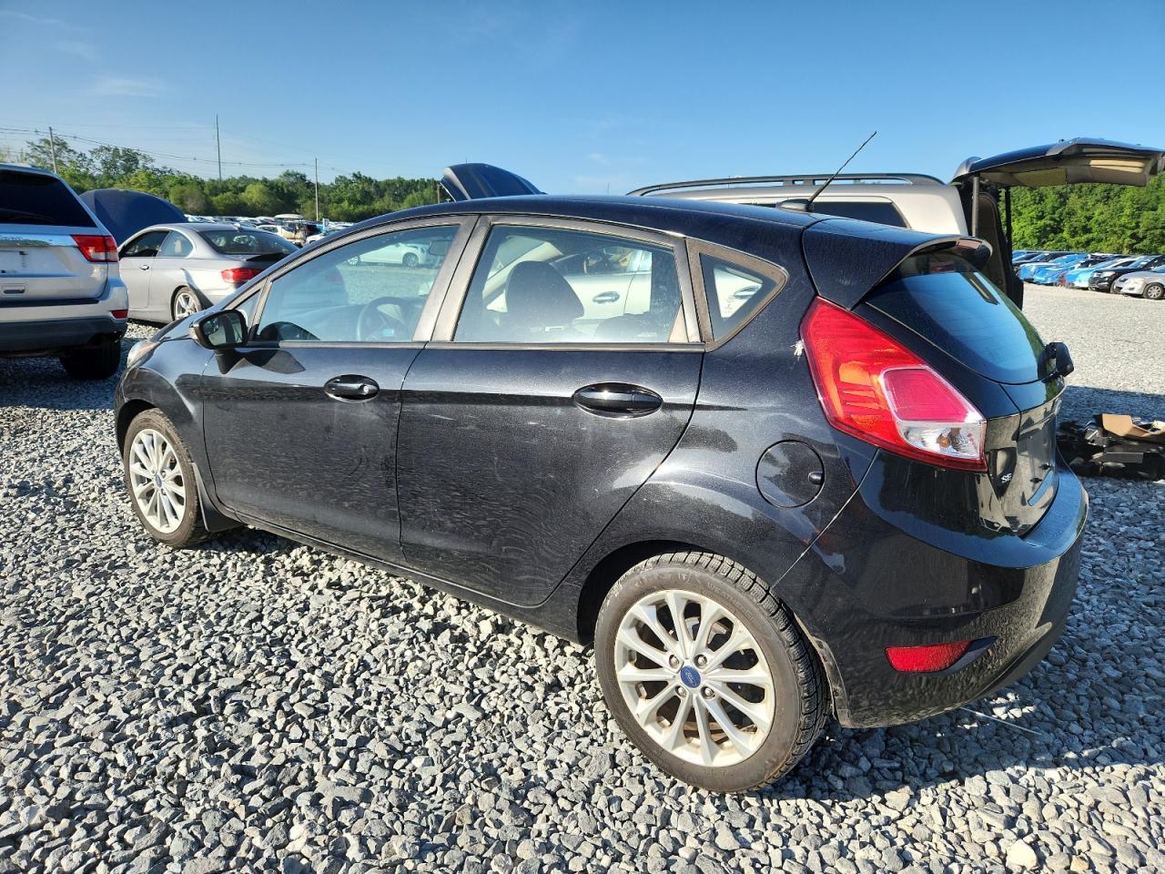 2014 Ford Fiesta Se - Image 2