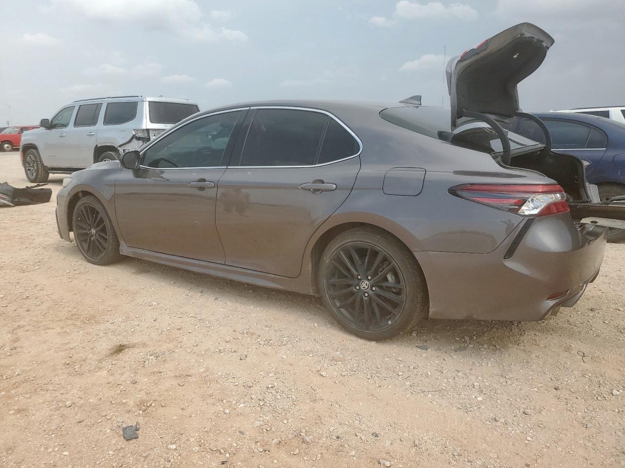 2022 Toyota Camry Xse - Фото 2