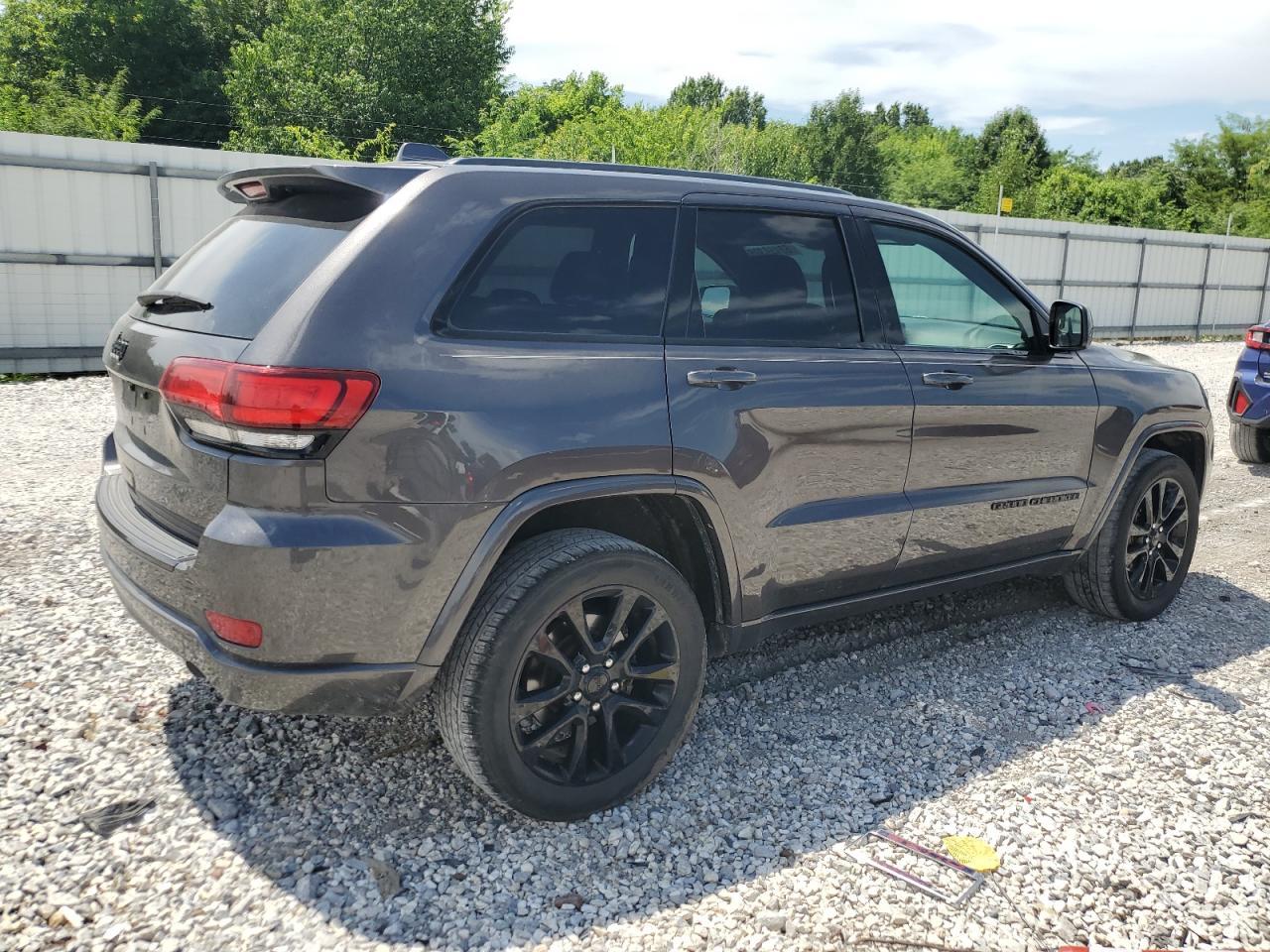 2018 Jeep Grand Cherokee Laredo - Image 3