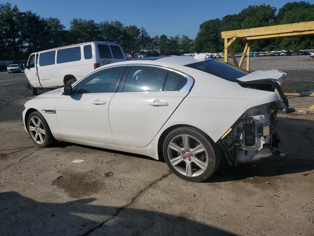 2018 Jaguar Xe Prestige - Фото 2