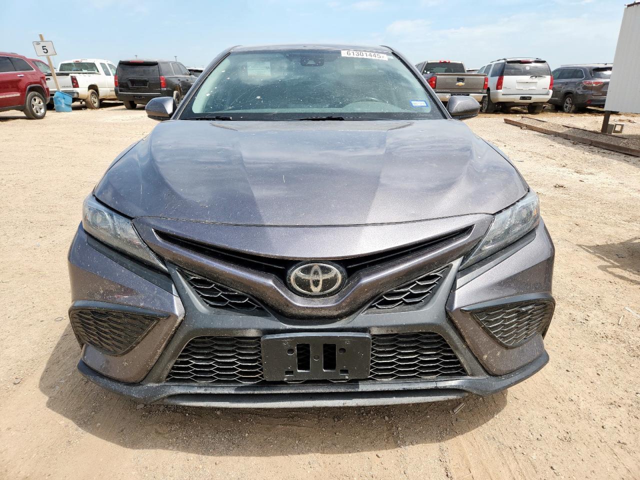 2021 Toyota Camry Se - Фото 5