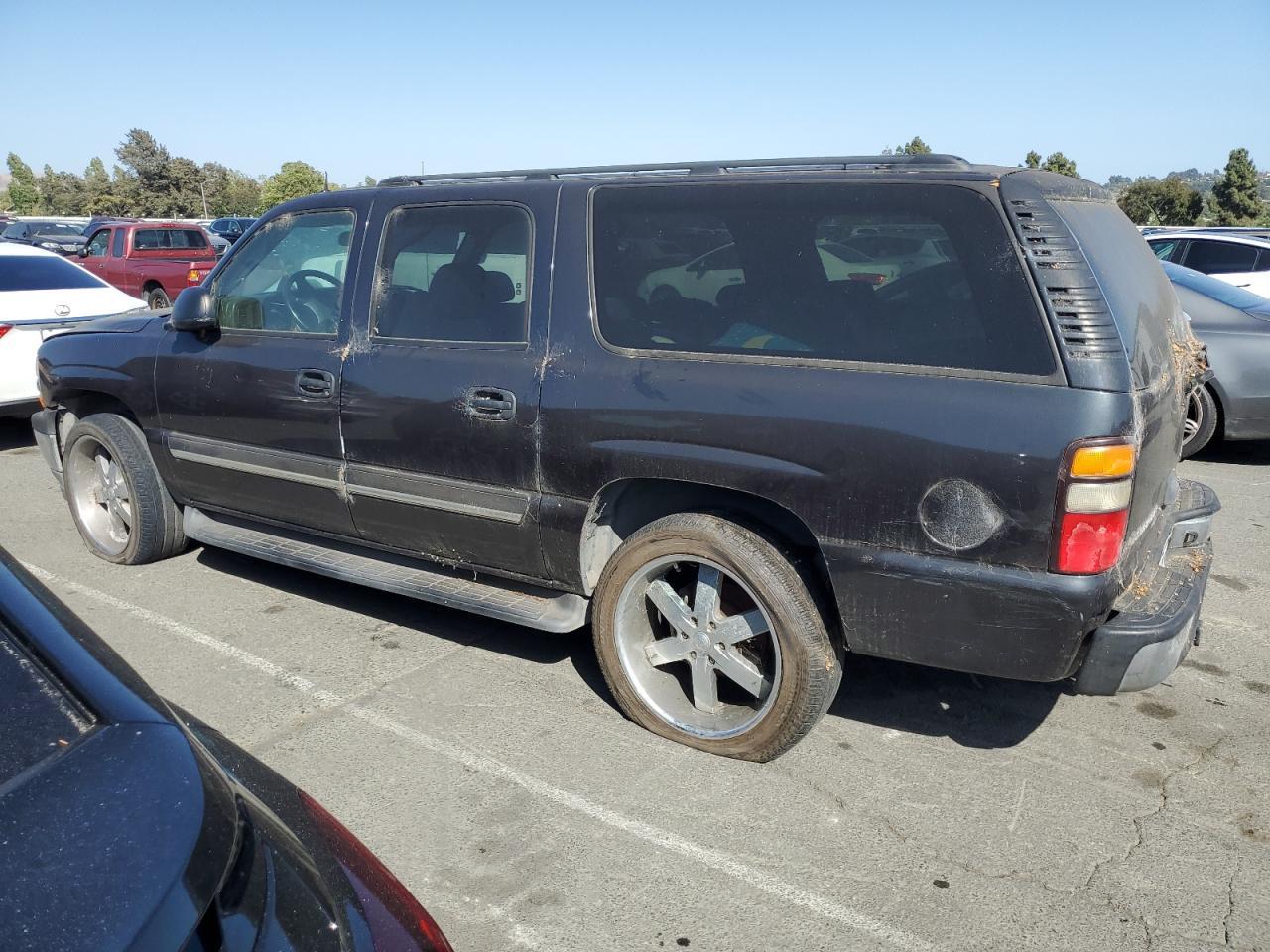 2005 Chevrolet Suburban C1500 - Image 2