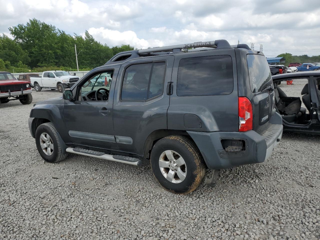2013 Nissan Xterra X - Фото 2