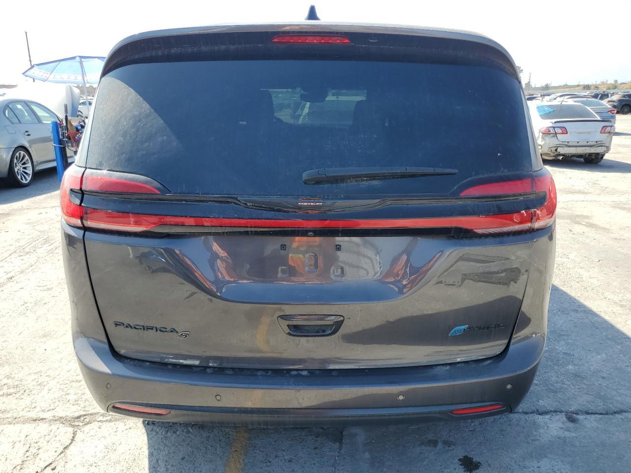 2023 Chrysler Pacifica Hybrid Limited - Image 6