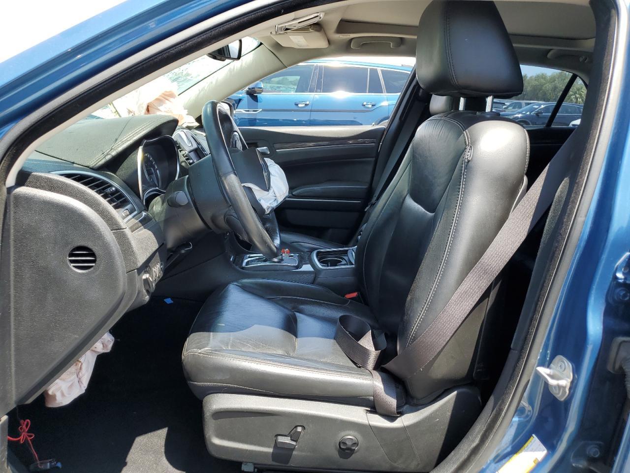 2020 Chrysler 300 Touring - Фото 7