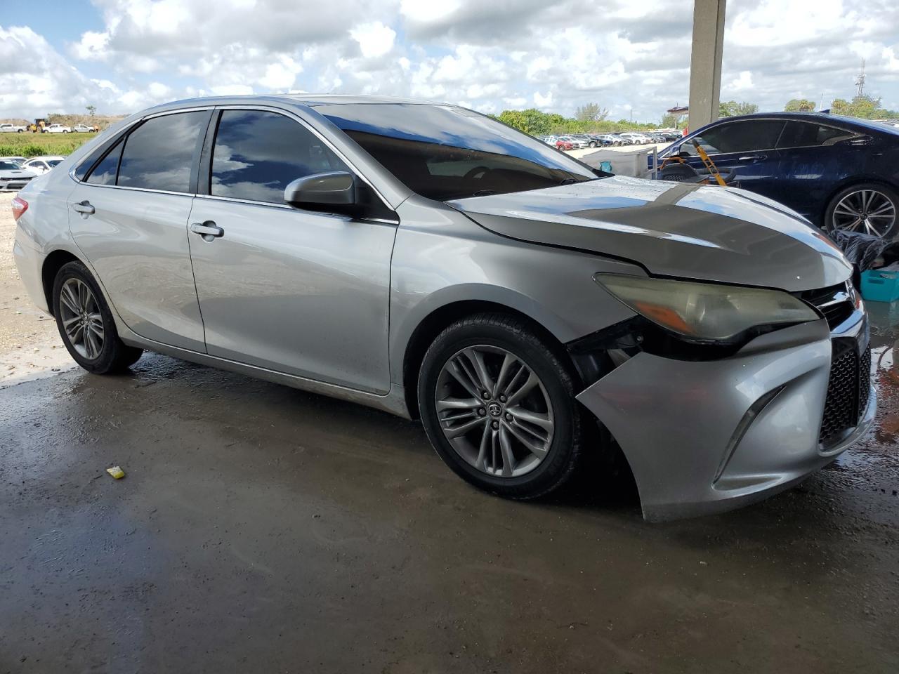 2015 Toyota Camry Le - Фото 4
