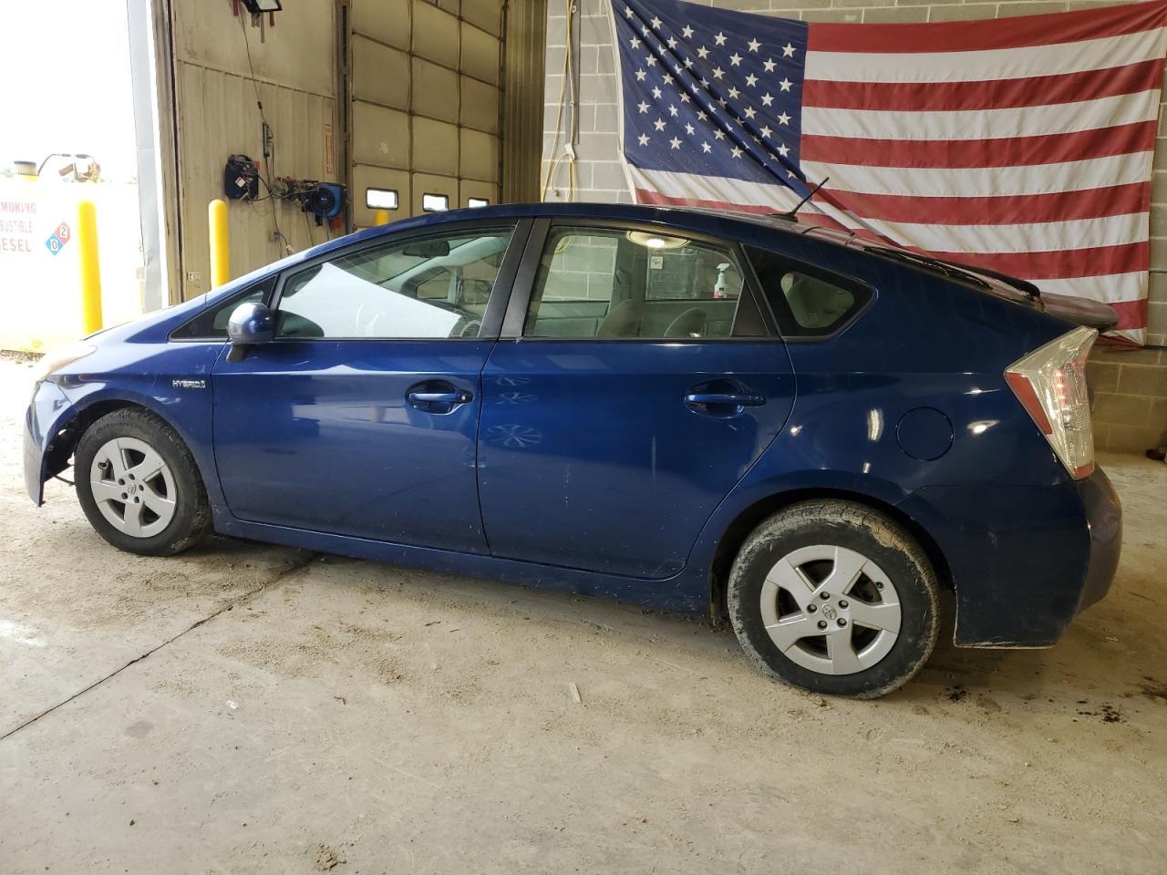 2010 Toyota Prius - Image 2