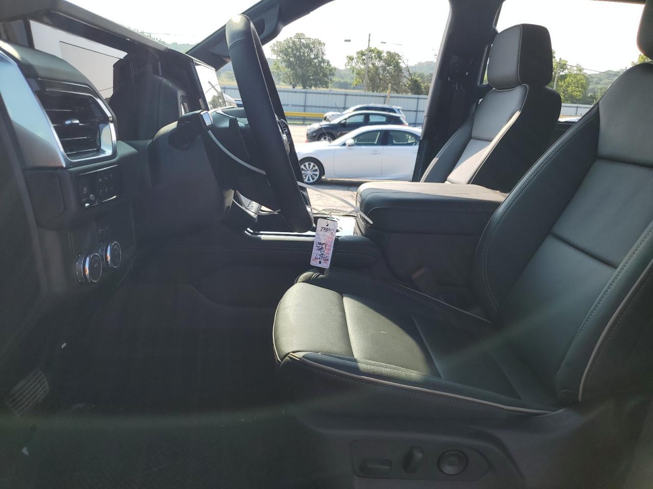 2025 GMC Yukon Elevation - Image 7