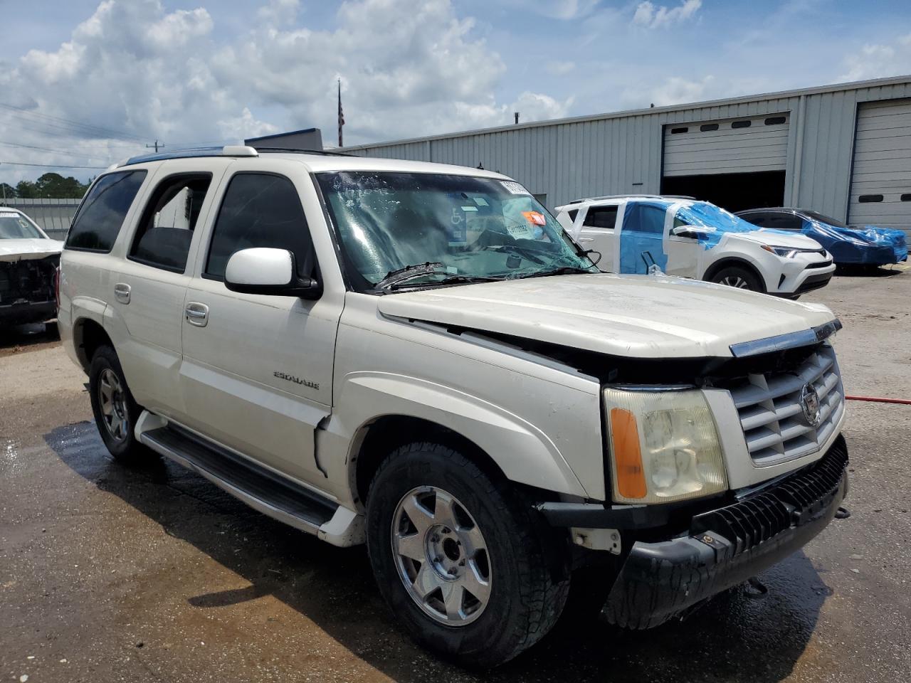 2002 Cadillac Escalade Luxury - Image 4