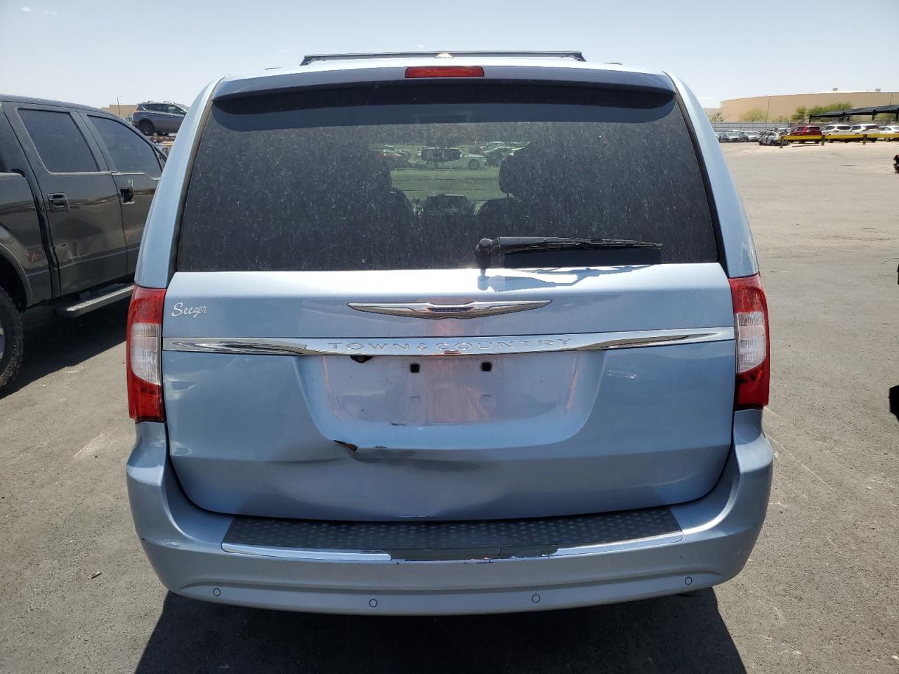 2013 Chrysler Town & Country Touring L - Фото 6