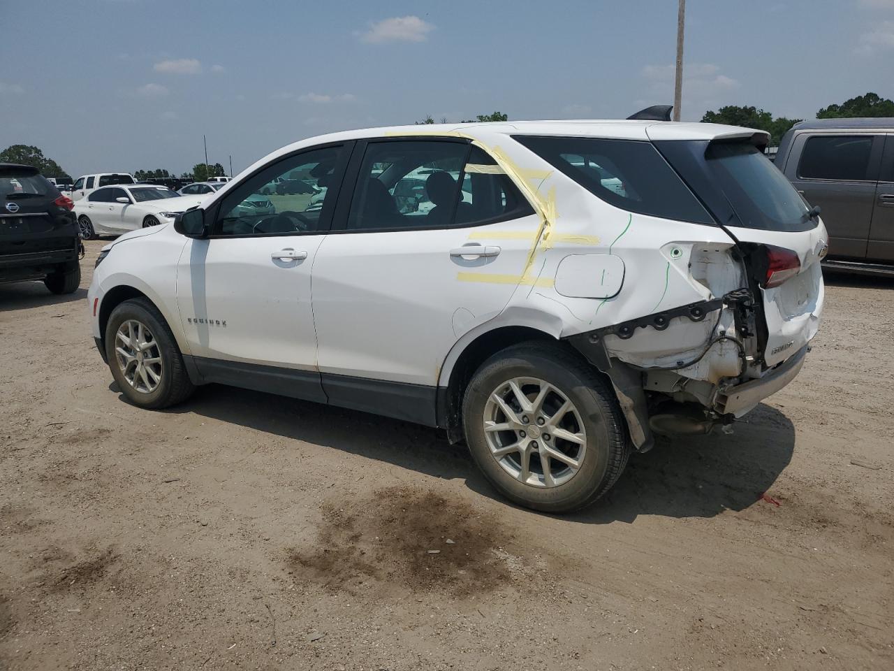 2023 Chevrolet Equinox Ls - Фото 2