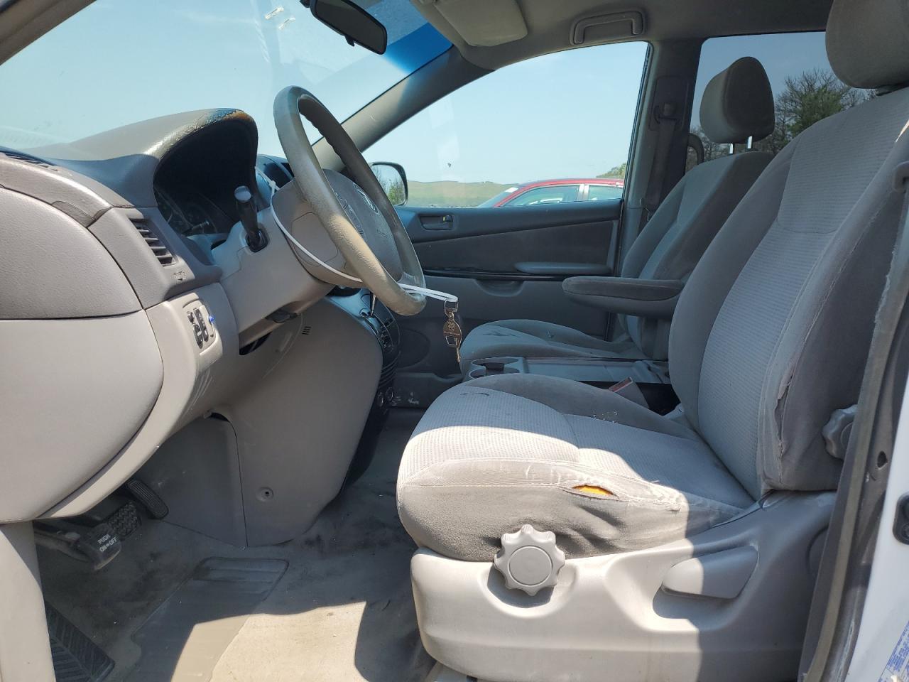 2004 Toyota Sienna Ce - Image 7
