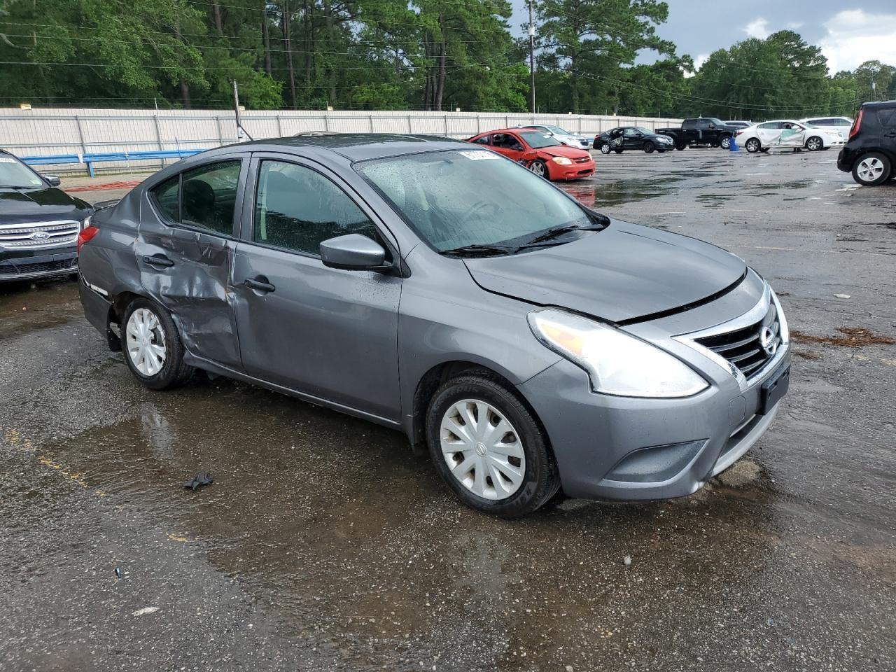 2017 Nissan Versa S - Фото 4