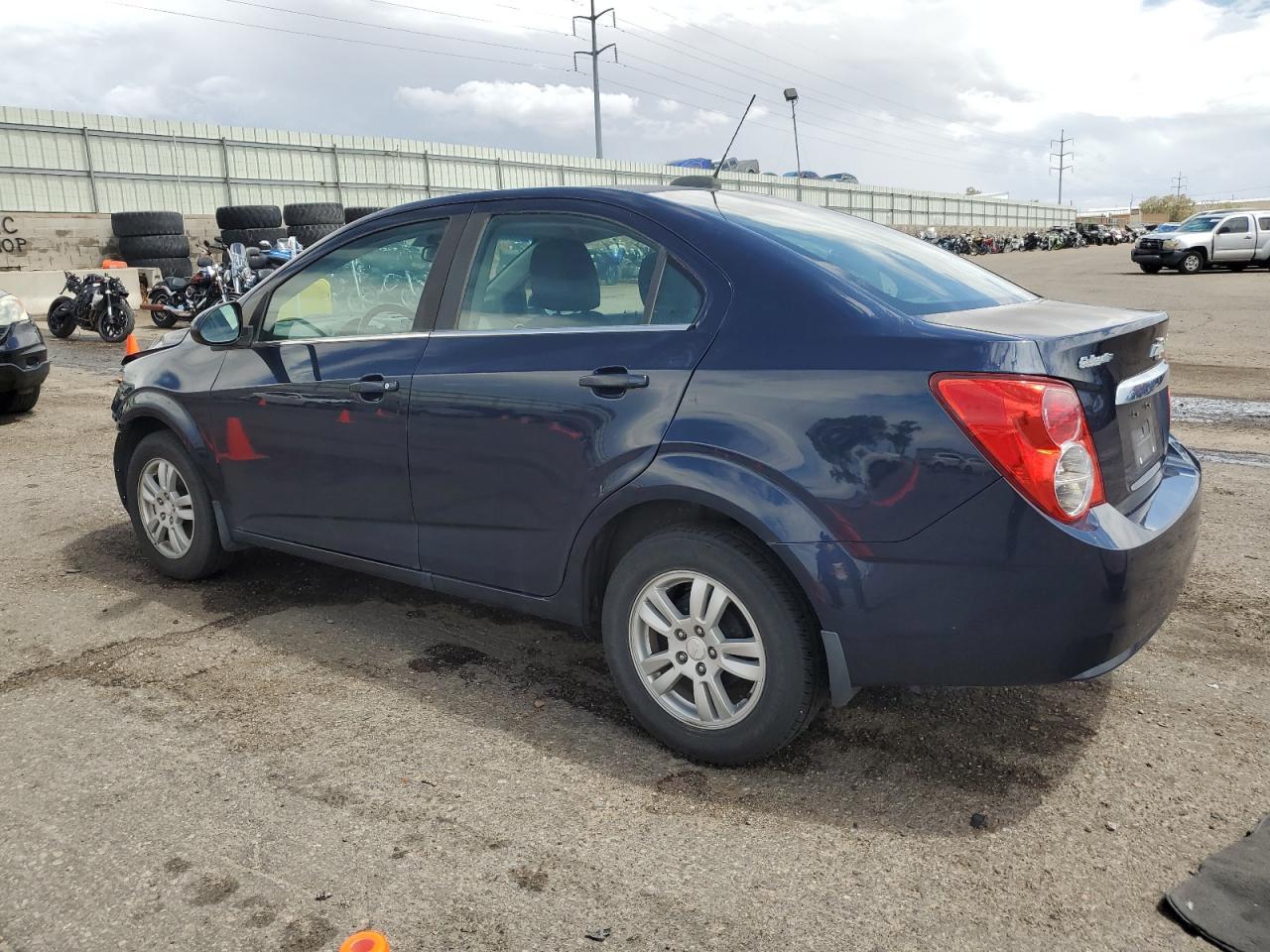 2015 Chevrolet Sonic Lt - Image 2