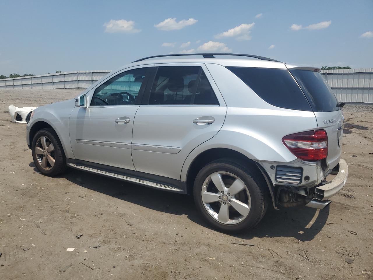 2011 Mercedes-Benz Ml 350 4Matic - Image 2