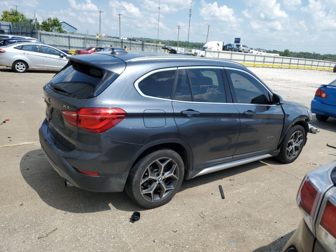 2016 BMW X1 xDrive28I - Фото 3