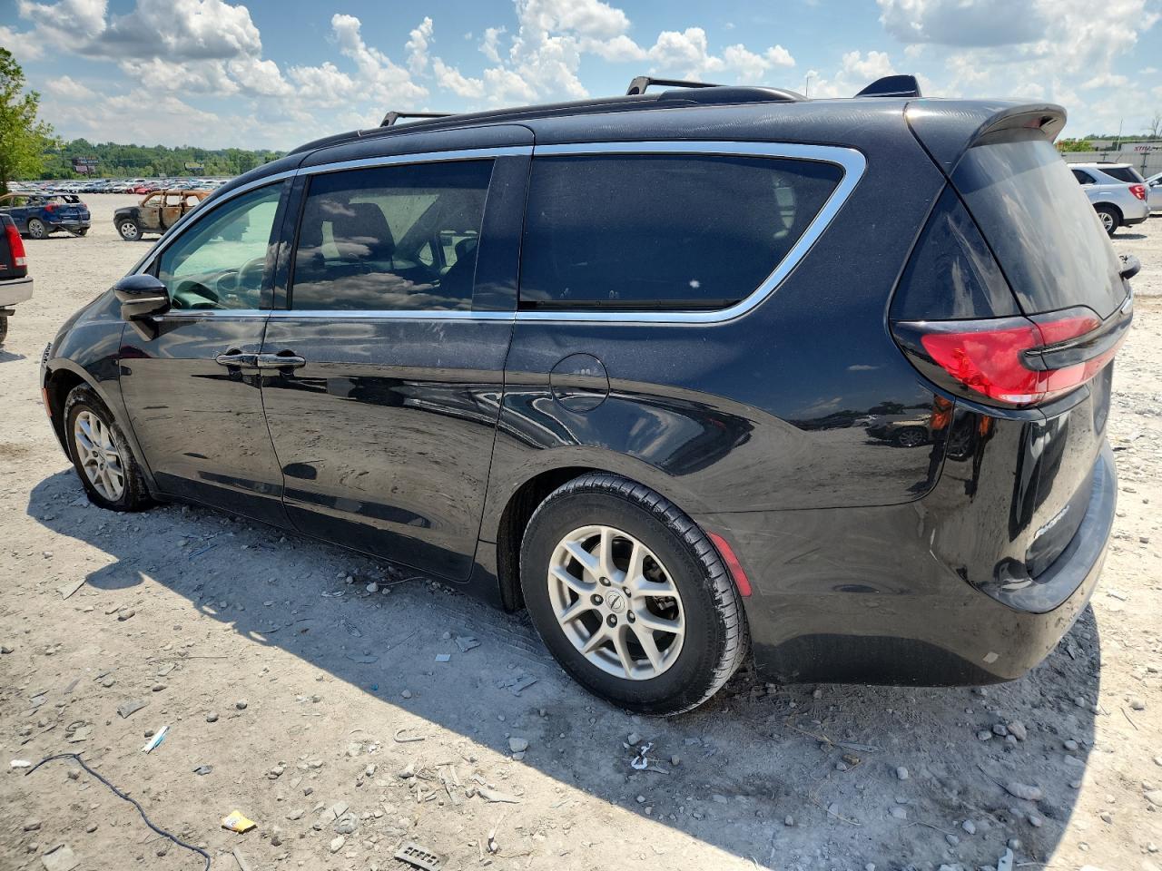 2022 Chrysler Pacifica Touring L - Image 2