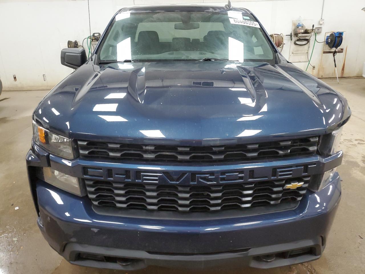 2020 Chevrolet Silverado K1500 Custom - Фото 5
