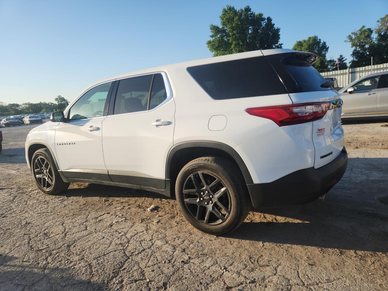 2020 Chevrolet Traverse Ls - Фото 2