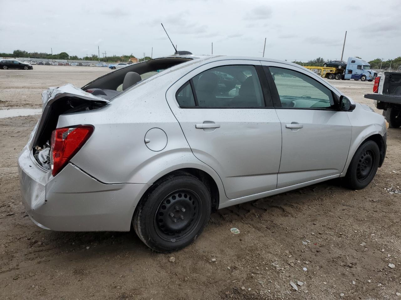 2015 Chevrolet Sonic Ls - Image 3