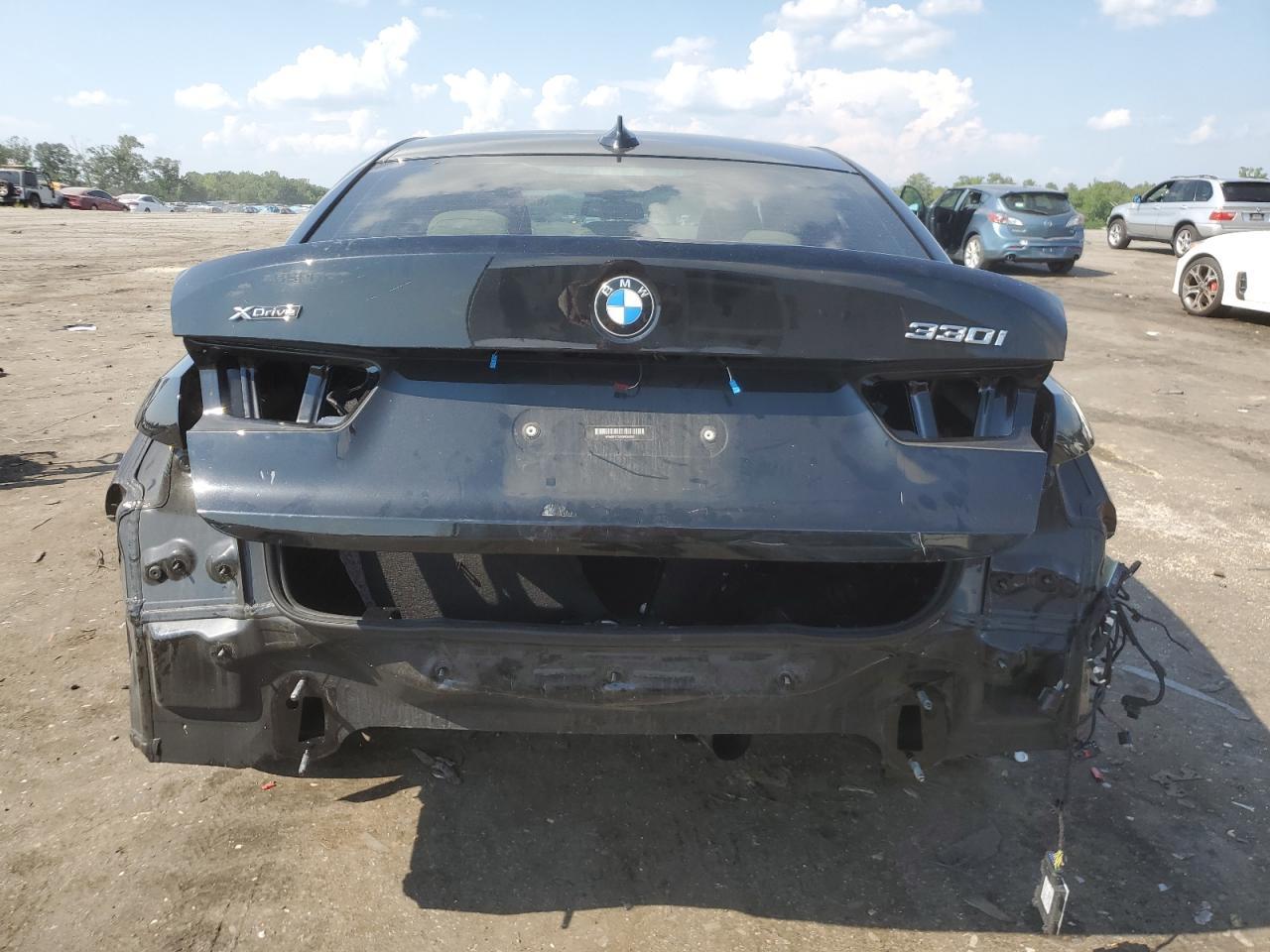 2019 BMW 330Xi - Фото 6