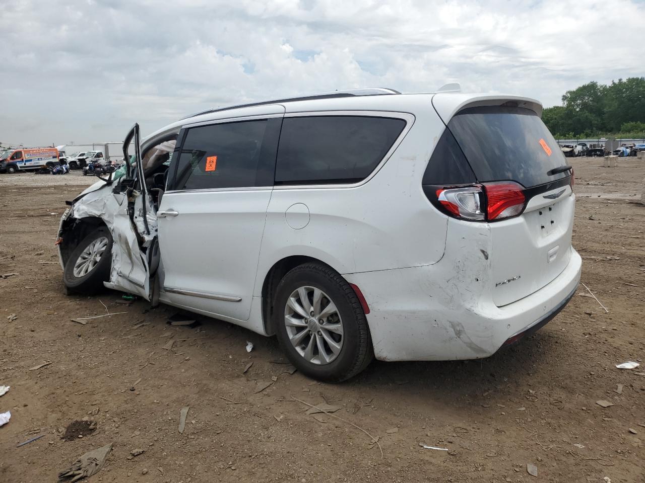 2018 Chrysler Pacifica Touring L - Фото 2
