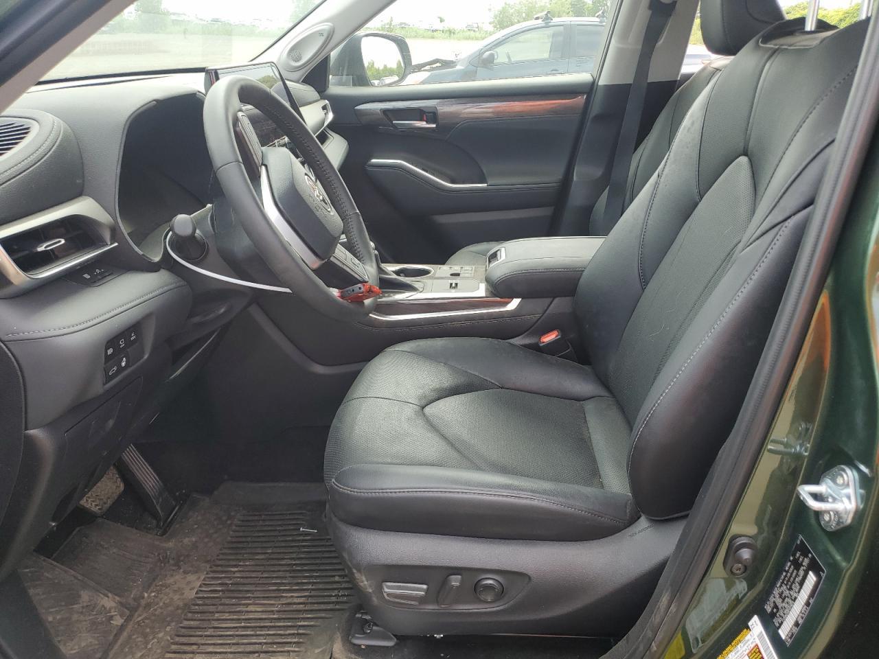 2023 Toyota Highlander Hybrid Limited - Image 7