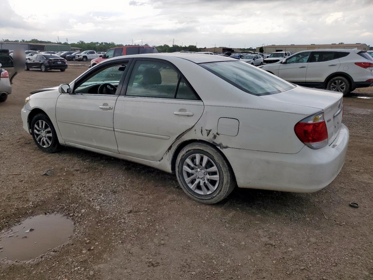 2005 Toyota Camry Le - Image 2