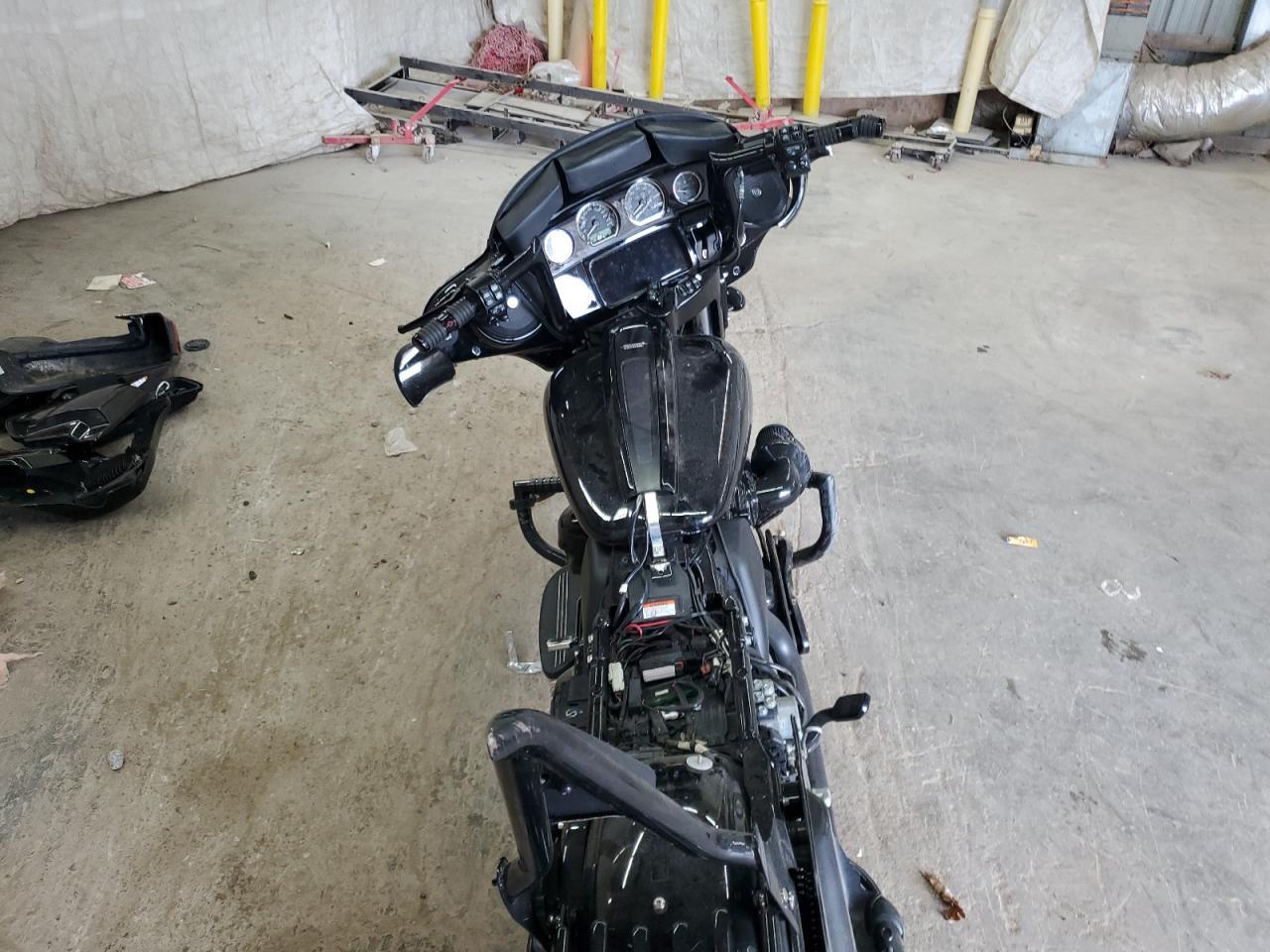 2022 Harley-Davidson Flhxst - Фото 6