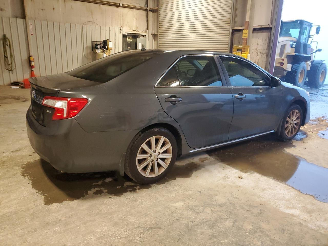 2012 Toyota Camry Base - Фото 3