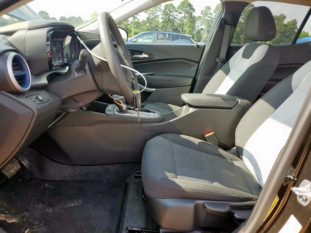 2025 Chevrolet Trax Ls - Image 7