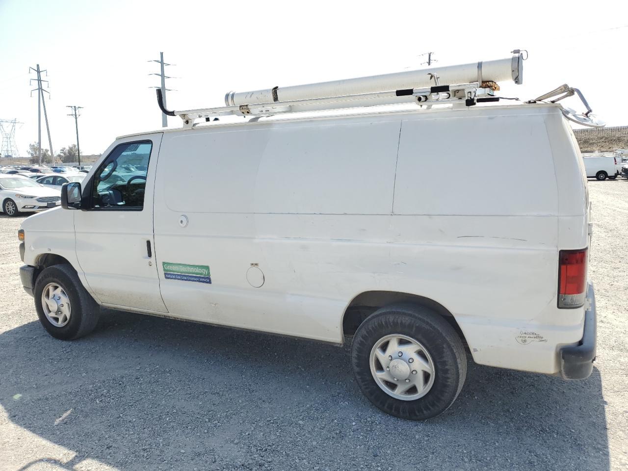 2010 Ford Econoline E250 Van - Фото 2