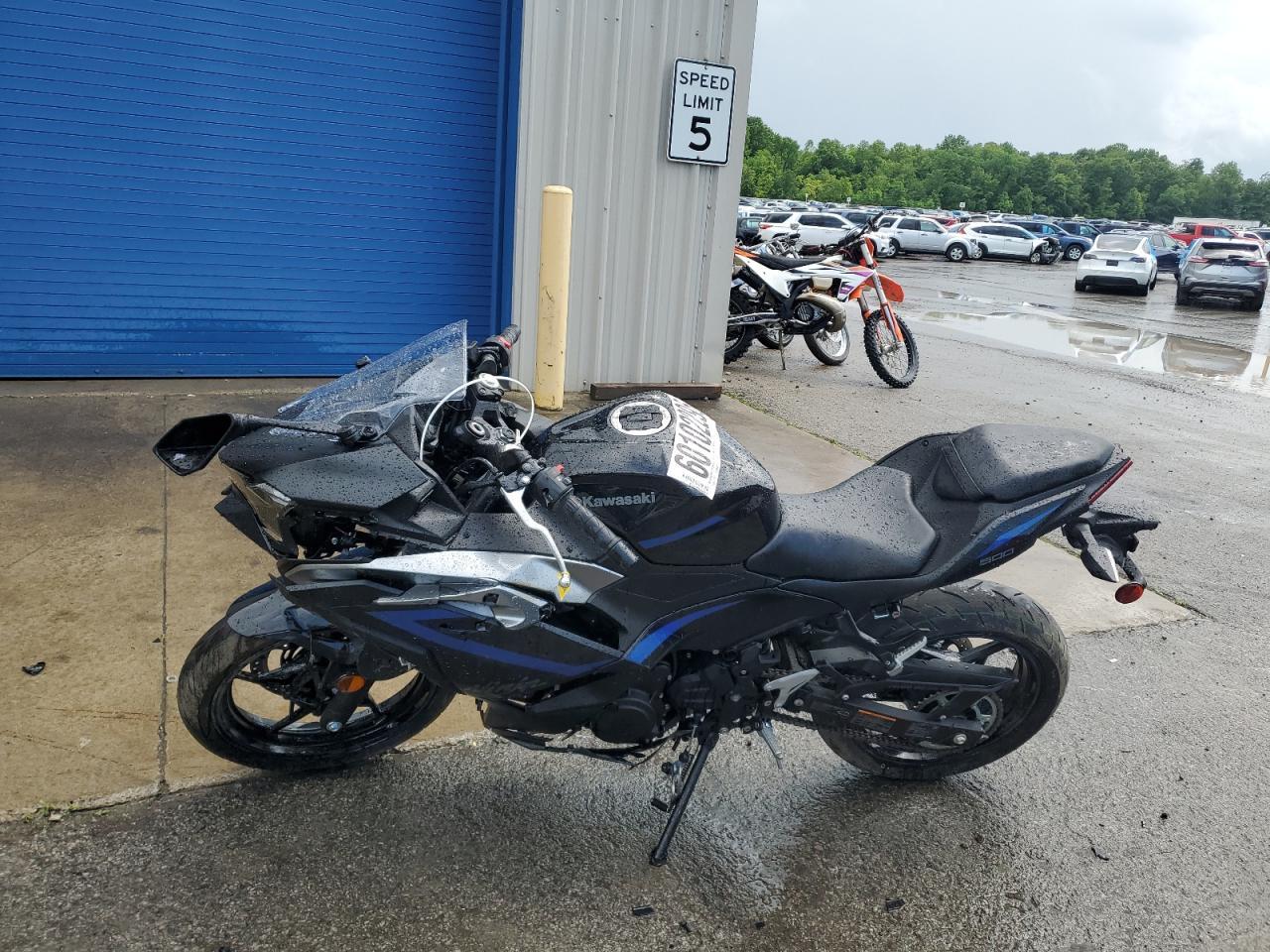 2025 Kawasaki Ex500 - Фото 3