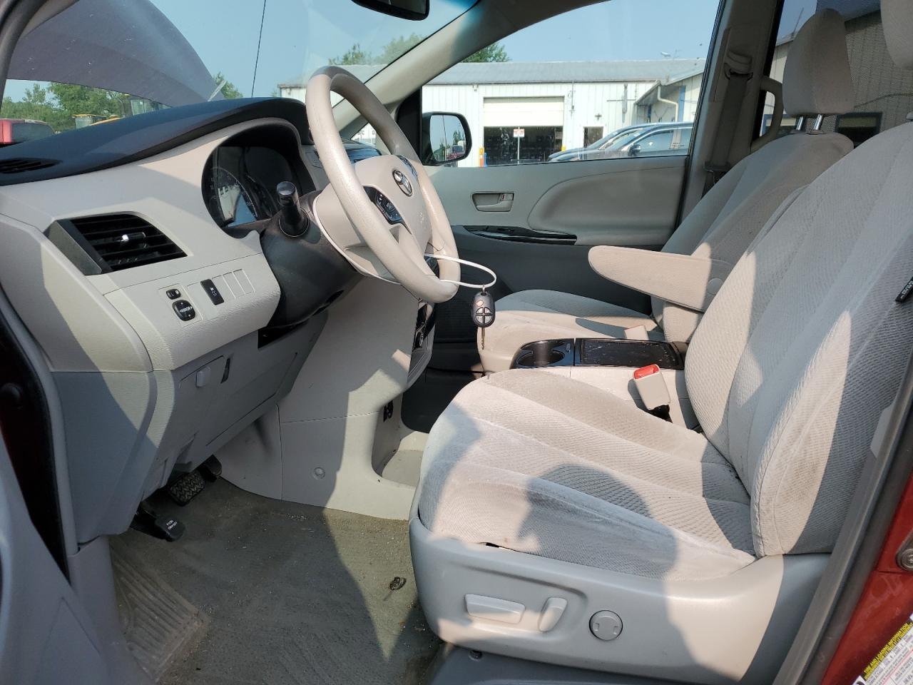 2014 Toyota Sienna Le - Фото 7