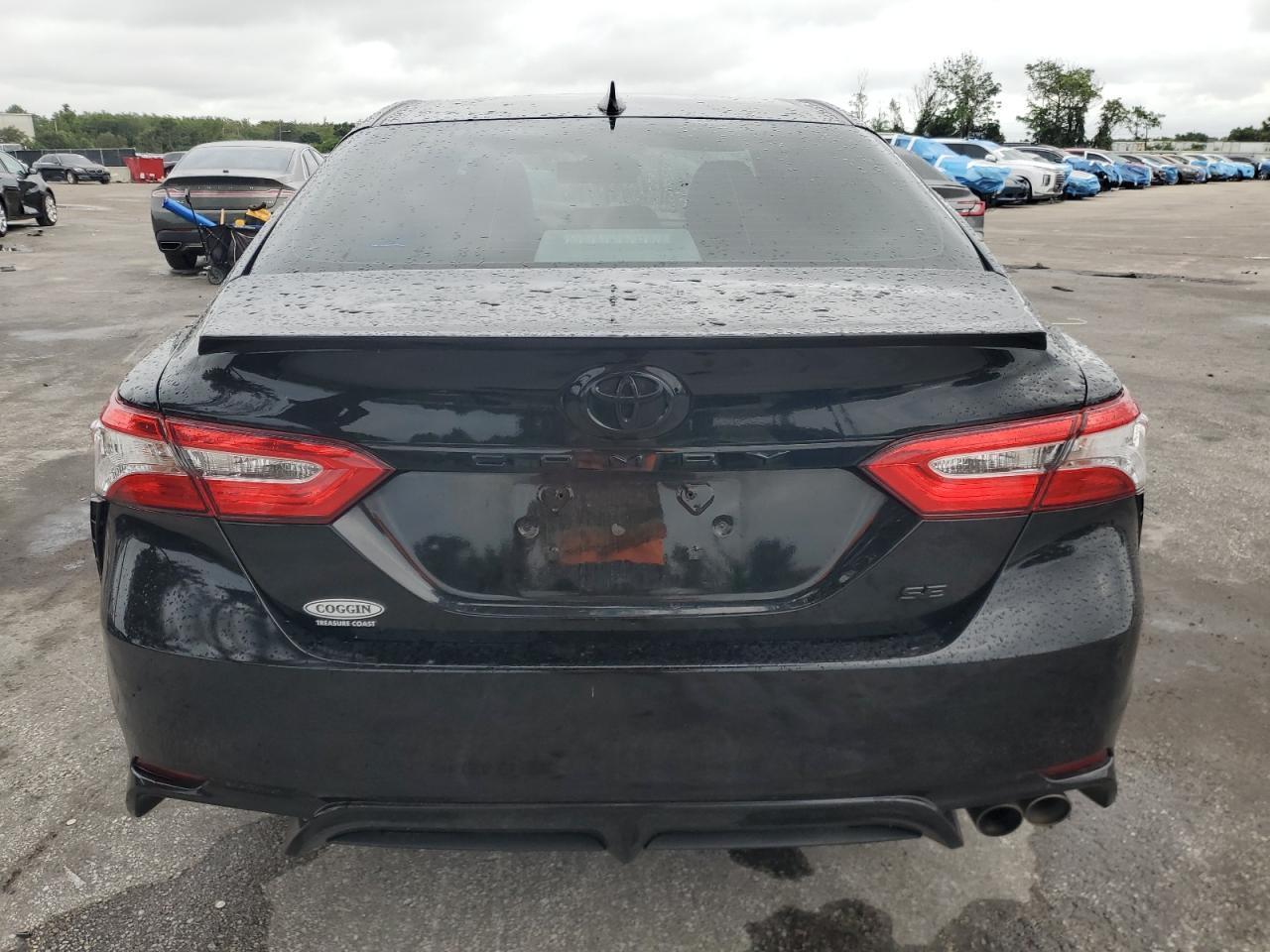 2020 Toyota Camry Se - Фото 6