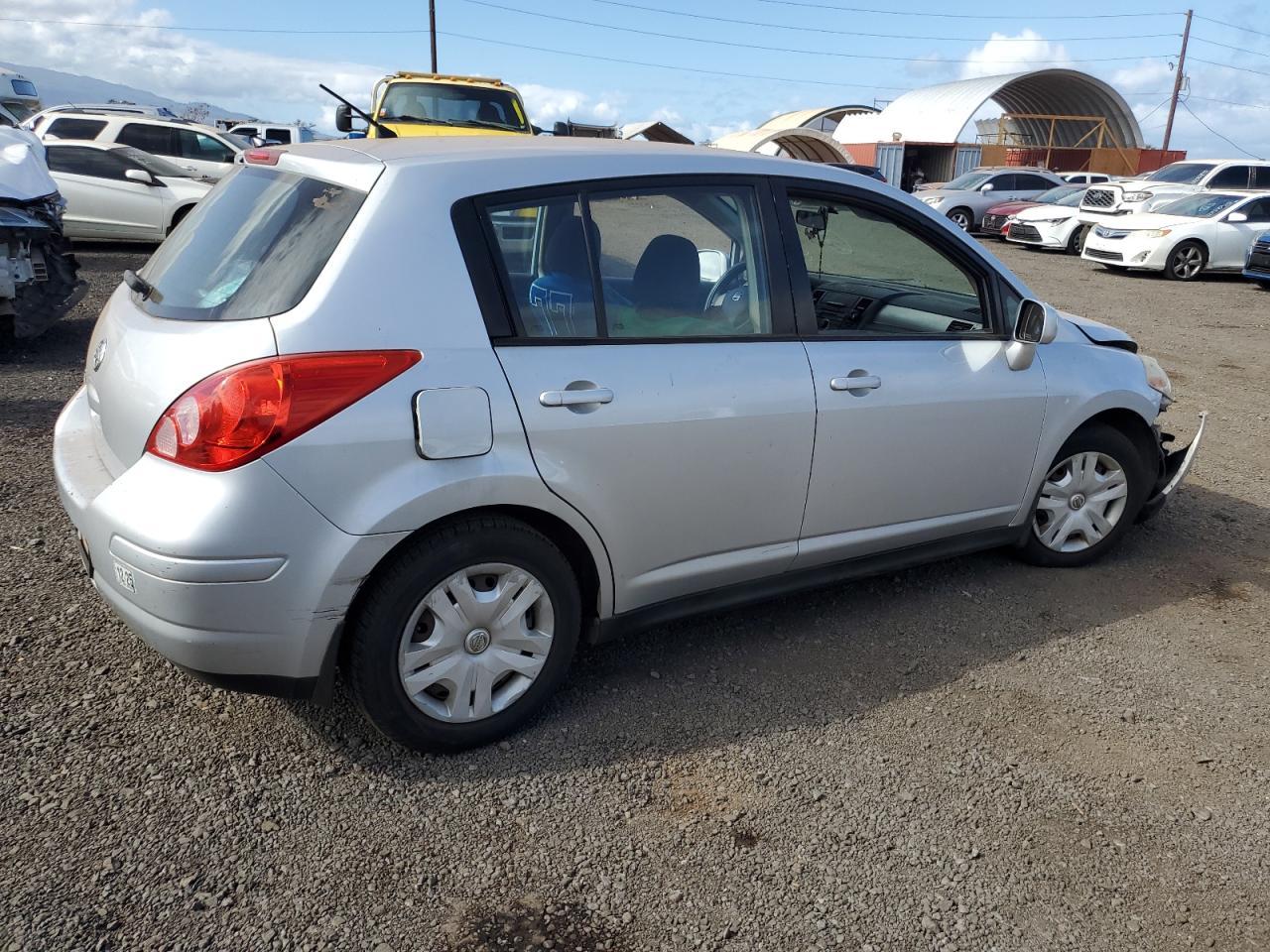 2011 Nissan Versa S - Фото 3