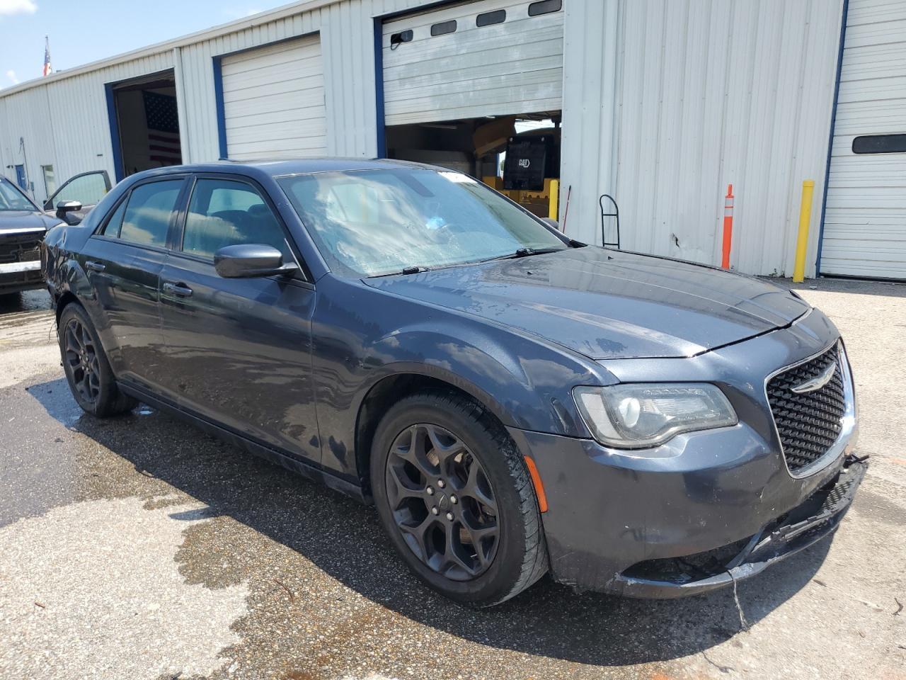 2019 Chrysler 300C - Image 4